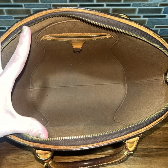 Authentic LOUIS VUITTON monogrammed Ellipse MM Handbag - Picture 6 of 9